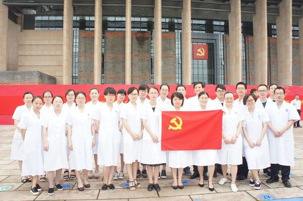 “七一” “天使在身邊”黨員志愿服務獻禮黨的生日.jpg
