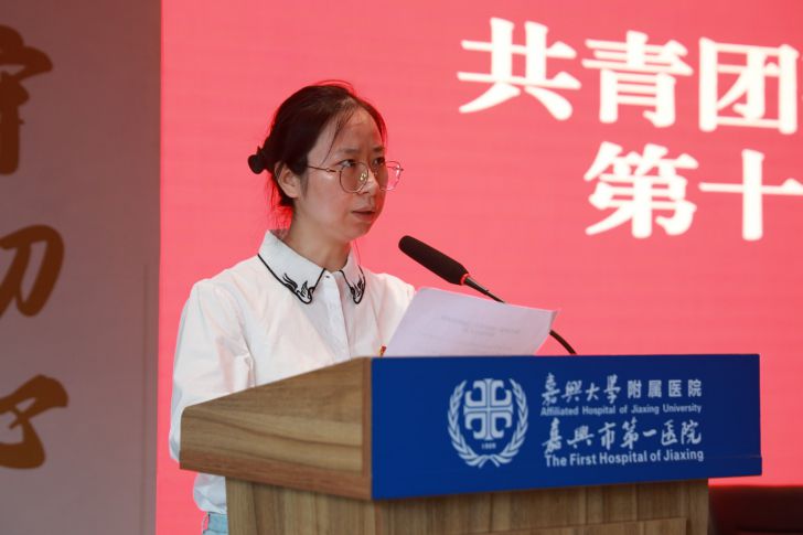 曹靄莉匯報第十三屆團委經費使用說明情況特寫.JPG